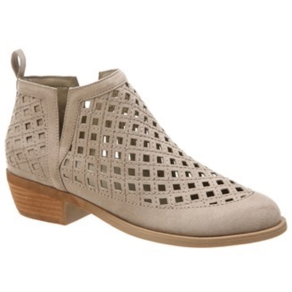 Carlos Santana Shoes - Carlos by Carlos Santana “Barnes” Booties - Size 8